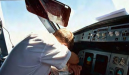 Phi công ngủ quên khi bay ở độ cao hơn 1.800m và cái kết bất ngờ