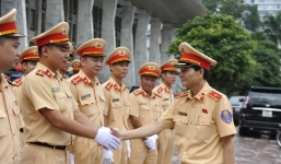 Đề xuất công khai tên và số điện thoại của CSGT