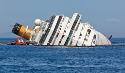 Mới nhất vụ chìm tàu 10 người mất tích và tử vong: Thợ lặn rút lui