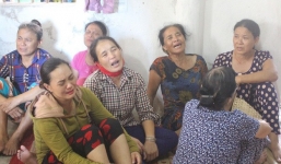 Người thân khóc ngất ngóng tin 9 thuyền viên mất tích trên biển