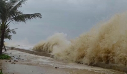 Bão số 2 giật cấp 10 đổ bộ vào Quảng Ninh, Nam Định