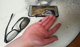 Điện thoại vừa dùng vừa sạc phát nổ, nam thanh niên tử vong