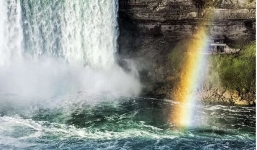 Sống sót thần kỳ sau khi rơi từ thác nước cao 54m