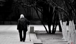 'Hối hận vì đẻ 4 con trai', mẹ 80 tuổi để lại thư tuyệt mệnh đầy đau xót