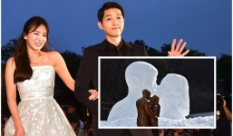 Tượng Song Hye Kyo hôn Song Joong Ki vẫn được giữ lại dù cả 2 đã ly hôn