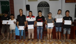 Cô gái cùng 60 thanh niên đua xe 'lĩnh trái đắng'