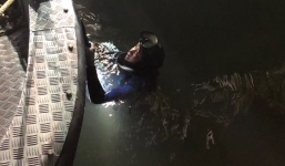 20 thợ lặn và hàng trăm người tìm kiếm bé trai 4 tuổi rơi xuống biển Hạ Long