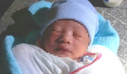 Xót xa bé trai còn nguyên dây rốn bị bỏ rơi ở chân cầu giữa đêm