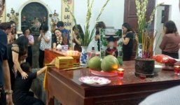 Nghẹn lòng lễ tang lúc nửa đêm tiễn bé 6 tuổi bị bỏ quên trên xe