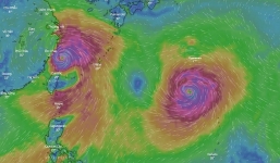 Hình ảnh hai mắt bão khổng lồ ngoài Thái Bình Dương gây 'choáng'