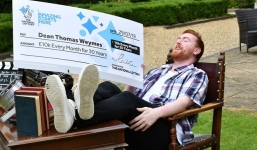 Chân dung 'ông hoàng trúng số độc đắc' được 'bao nuôi trọn đời' tại Anh