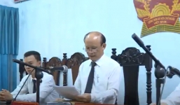 Nguyên chánh án huyện bị tố mua dâm làm chủ tọa xử án hiếp dâm