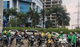 Tài xế, xe ôm sắp phải đeo thẻ khi hành nghề?