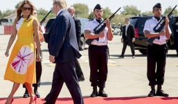 Khoảnh khắc phu nhân Tổng thống Mỹ khiến hai lính pháp liếc nhìn gây 'bão' MXH