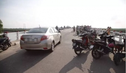 Bị mẹ la mắng, nam sinh nhảy cầu tự tử