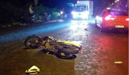 Xe máy đâm nhau trong đêm, 2 người tử vong