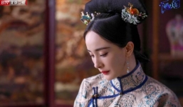 Dương Mịch gây 'choáng' trong tạo hình phi tần nhà Thanh