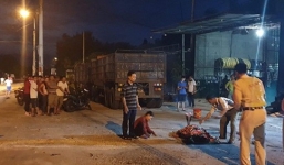 Vợ chủ gara bị cán tử vong khi chui xuống gầm xe kéo lấy kích