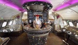 Sự thật phía sau bức ảnh quầy bar dát kim cương trên máy bay gây 'bão'