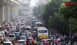 Mở làn riêng cho xe buýt: Sự ùn tắc sẽ càng tăng lên!