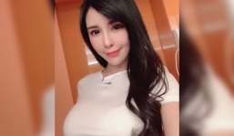 Đòi đi vệ sinh trên máy bay, người mẫu lĩnh trọn 'gạch đá'