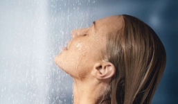 Tắm nước nóng hay nước lạnh sẽ tốt hơn cho cơ thể?