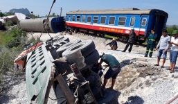 Nhân viên gác chắn bị tàu tông tử vong