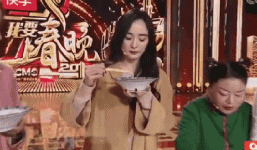 Ăn đúng một sợi mì, Dương Mịch gây ngỡ ngàng trên sóng truyền hình