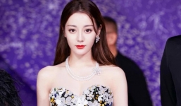 Địch Lệ Nhiệt Ba bị tố dựng kịch bản làm mất khuyên tai tiền tỷ