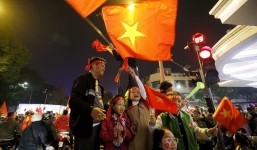 Tờ thể thao hàng đầu nước Mỹ trầm trồ với màn ăn mừng ngôi vương của fan Việt