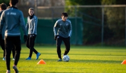 Văn Hậu lăn xả tập luyện cùng CLB Heerenveen sau khi sắm vai người hùng SEA Games