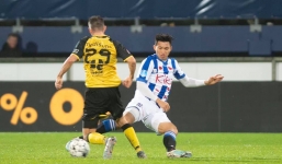 Đoàn Văn Hậu gây 'sốt' với tấm thẻ vàng trong trận ra mắt SC Heerenveen