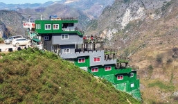 Tòa Panorama trái phép trên Mã Pì Lèng bất ngờ mở cửa đón khách trở lại