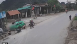 Rùng mình khoảnh khắc taxi lao thẳng vào 11 người bên đường vào mùng 2 Tết