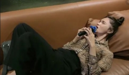 Hương Giang bị bạn thân 'bán đứng' sau khi MV ADODDA đạt mốc kỷ lục