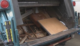 Phát hiện 2,3 tỷ trong đống rác và cái kết không ai ngờ đến