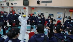 Trung Quốc điều đội y tế khẩn cấp 32.000 người đến 'ổ dịch' Hồ Bắc