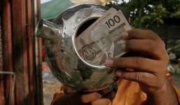 Phát hiện ấm cổ chứa hàng trăm triệu trong bãi rác và cái kết khó tin