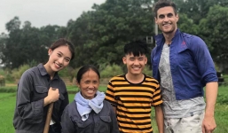 MC VTV ngoại quốc cao gần 2m xuất hiện cùng bà Tân Vlog, danh tính gây bất ngờ