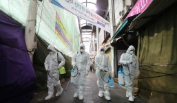 Chuyên gia cảnh báo virus corona chưa lên 'đỉnh' ở Hàn Quốc