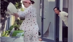 Ngọc Trinh gây sốt với màn vẩy rau đỉnh cao hậu lộ chân tím bất thường 