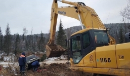 Phát hiện két vàng 18kg dưới dòng nước và sự thật bất ngờ phía sau