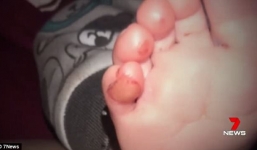 Phát hiện máu dính trên nôi của con, mẹ khóc ngất khi biết sự thật