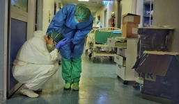 Châu Âu đối mặt với mối nguy giữa bối cảnh đại dịch Covid-19 bùng phát