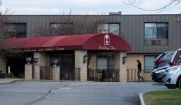 Phát hiện thi thể 17 người tại một viện dưỡng lão, nhiều người tử vong do Covid-19