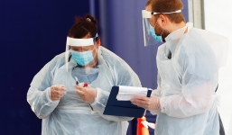 Anh tiến hành thử vắc-xin Covid-19 trên người