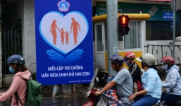 Khuyến khích nam nữ kết hôn trước tuổi 30, sinh con sớm