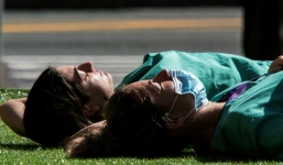 Toàn bộ nhân viên một bệnh viện Mỹ được tặng 1 triệu USD