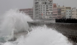 Bão Vongfong hoạt động mạnh gần biển Đông 
