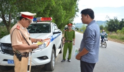 Khi nào người tham gia giao thông được xuất trình bản sao giấy tờ xe khi CSGT kiểm tra?